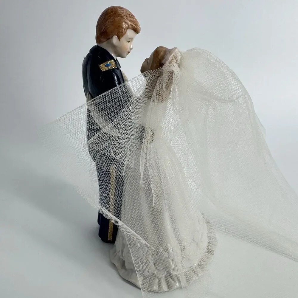 Lefton China Vtg 1986 Hand Painted Bride and Groom Figure/Cake Topper Veil
